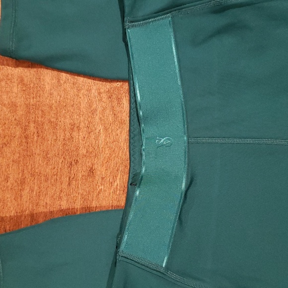 Victoria's Secret Emerald Green Running Leggings Large Short - Picture 3 of 10